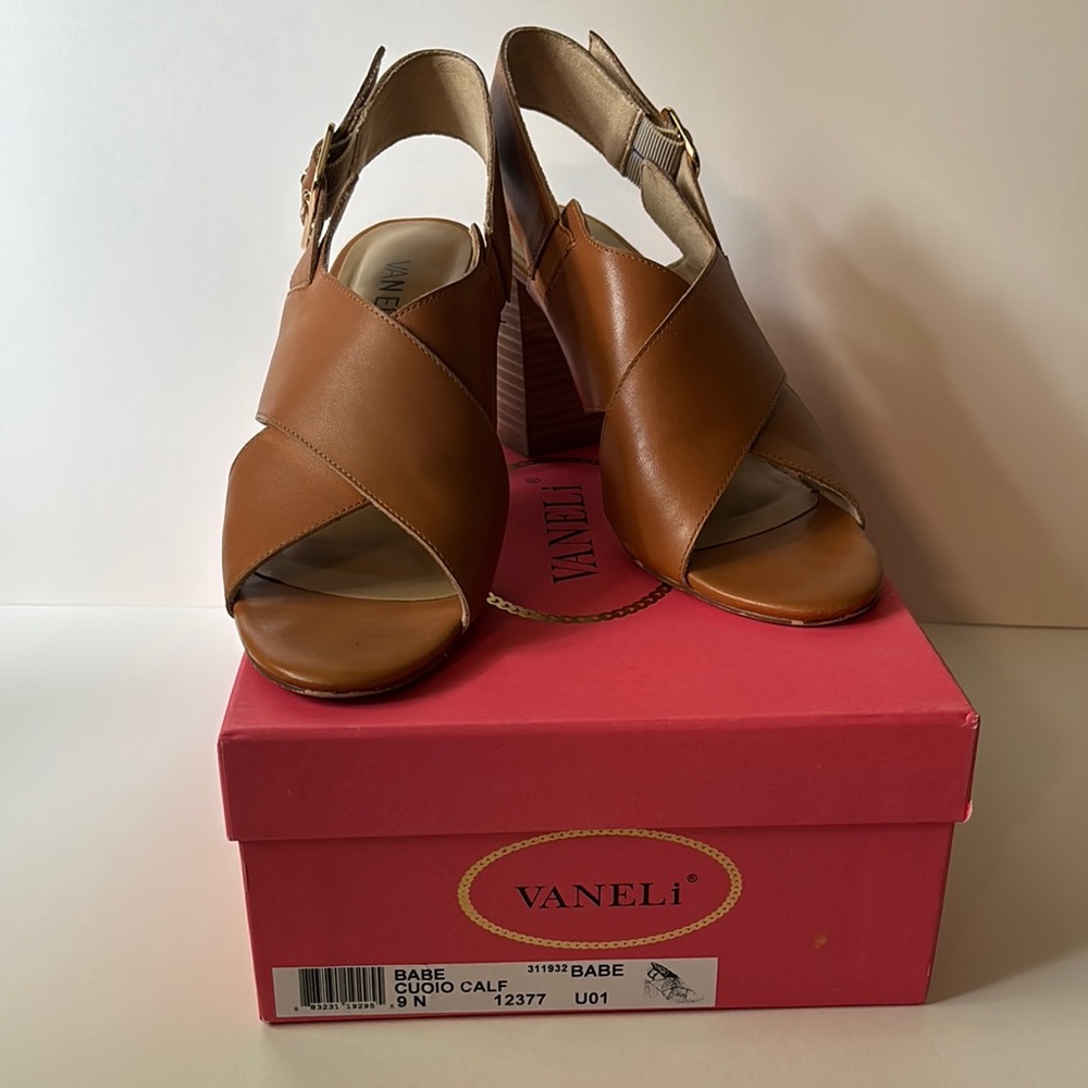Vaneli Babe Tan Sandals 9N